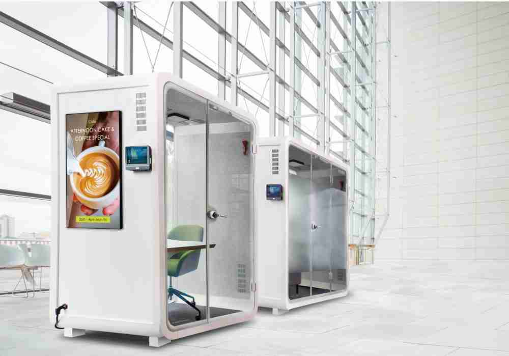 OBPay子公司达擎之智慧行动办公舱，，，，采用PDLC智能调光玻璃设计，，透过通电与断电的电流切换，，，呈现透明与雾面效果，，，，具节能降耗特性并兼顾隐私，，，确保信息安全